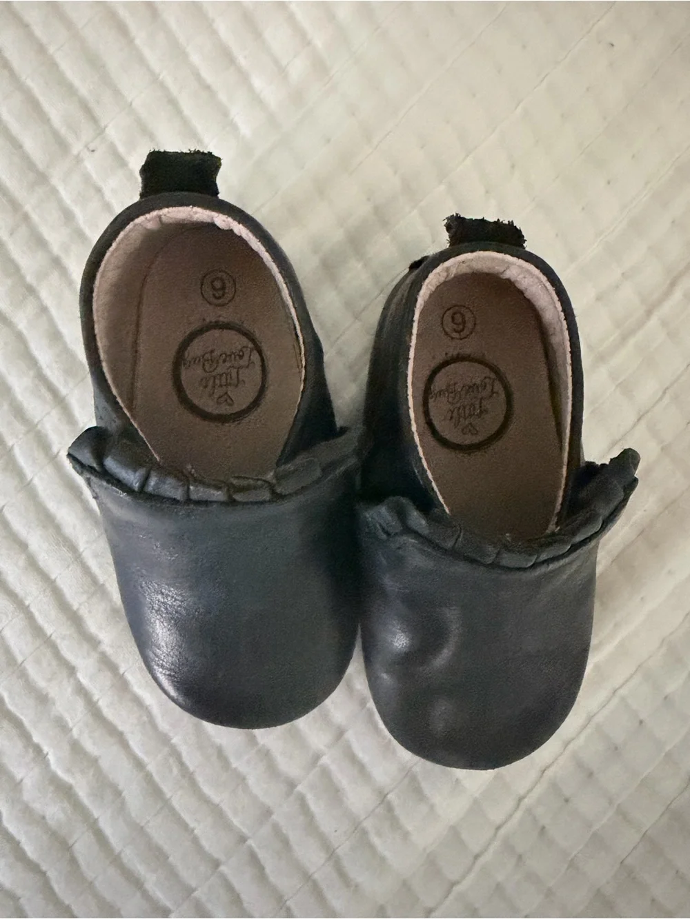 Soft Black Leather Baby Walker Shoes with Elastic Heel